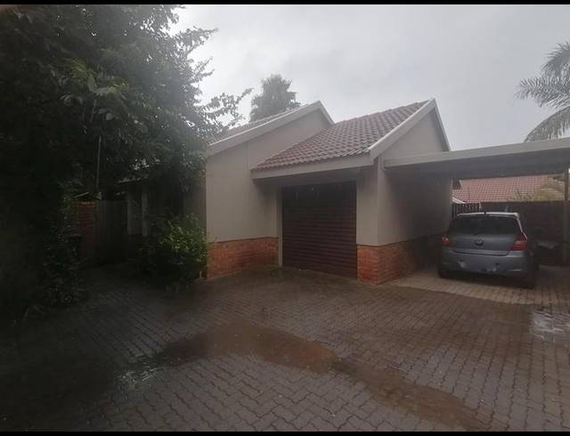 2 BEDROOM TOWNHOUSE FOR SALE IN AMBERFIELD